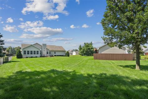 312 Brougham Court Robins IA 52328