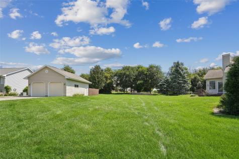 312 Brougham Court Robins IA 52328