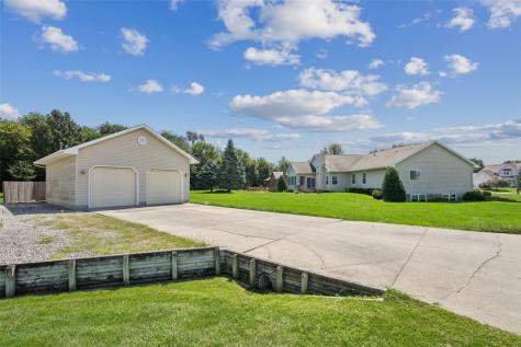 312 Brougham Court Robins IA 52328