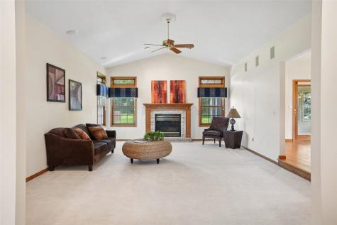 312 Brougham Court Robins IA 52328