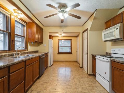 1104 15th Street Belle Plaine IA 52208