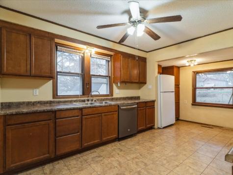 1104 15th Street Belle Plaine IA 52208