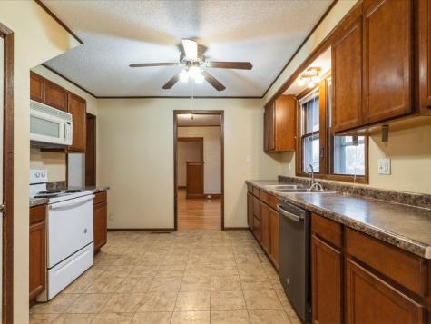 1104 15th Street Belle Plaine IA 52208