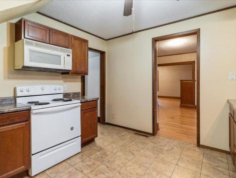 1104 15th Street Belle Plaine IA 52208