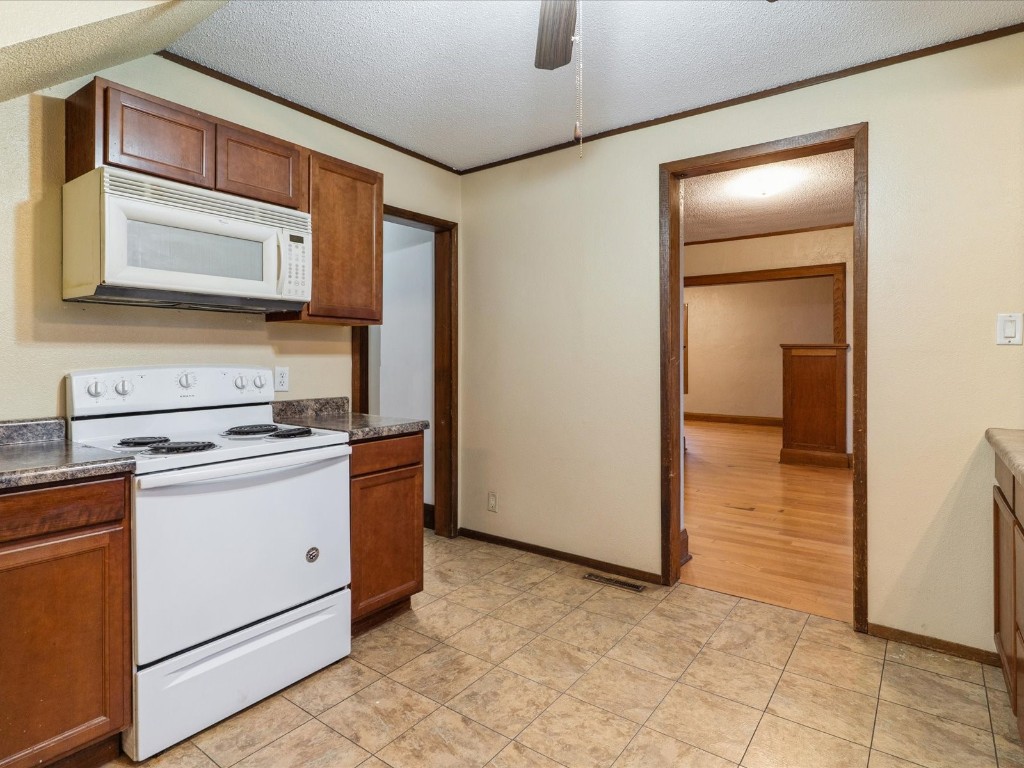 1104 15th Street Belle Plaine IA 52208