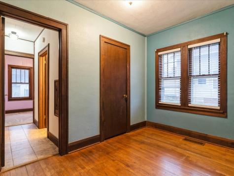 1104 15th Street Belle Plaine IA 52208
