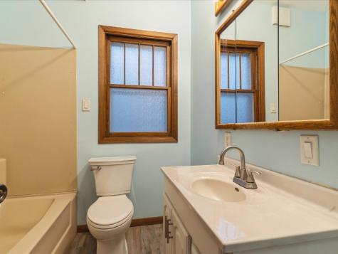 1104 15th Street Belle Plaine IA 52208