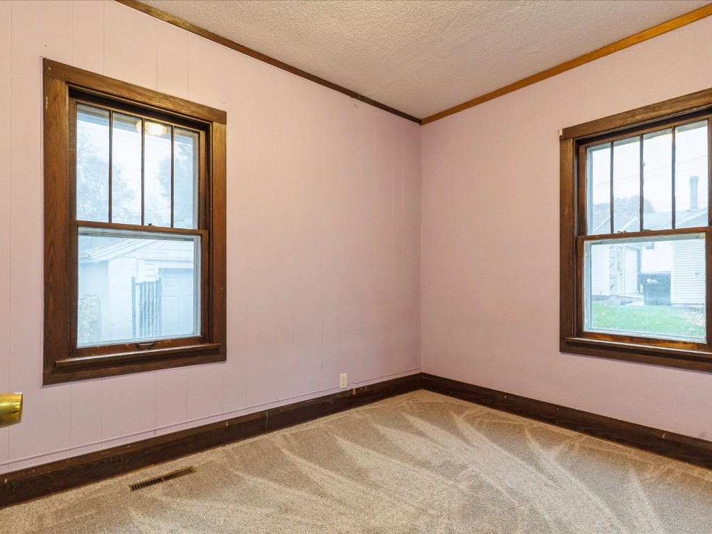 1104 15th Street Belle Plaine IA 52208