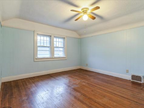 1104 15th Street Belle Plaine IA 52208