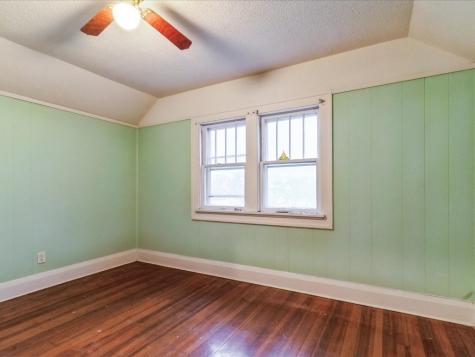 1104 15th Street Belle Plaine IA 52208