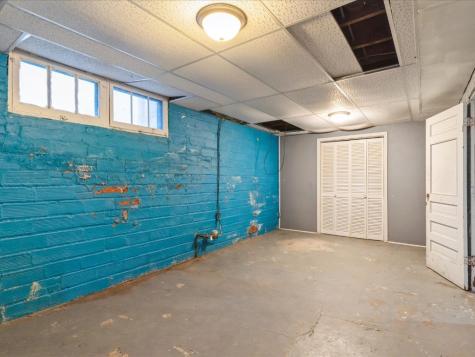 1104 15th Street Belle Plaine IA 52208