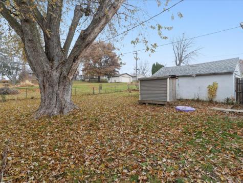1104 15th Street Belle Plaine IA 52208