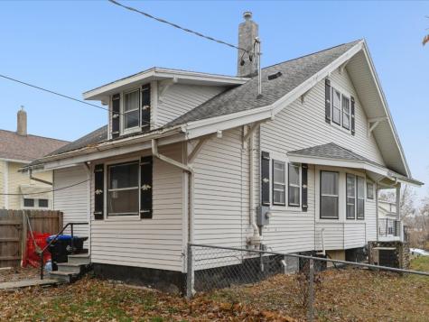 1104 15th Street Belle Plaine IA 52208