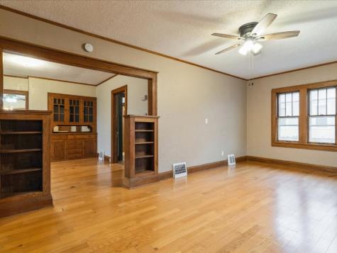 1104 15th Street Belle Plaine IA 52208