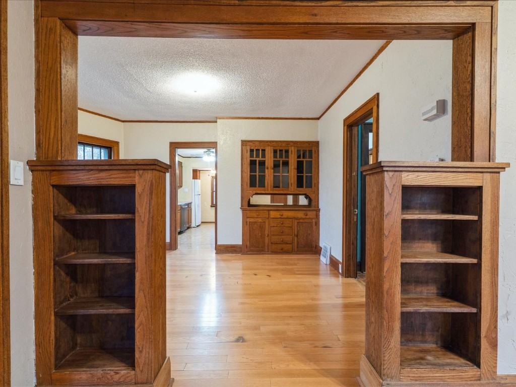 1104 15th Street Belle Plaine IA 52208
