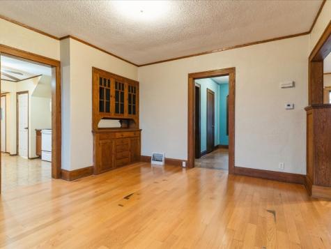 1104 15th Street Belle Plaine IA 52208