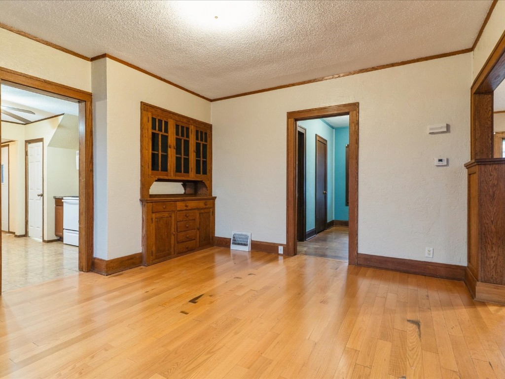 1104 15th Street Belle Plaine IA 52208