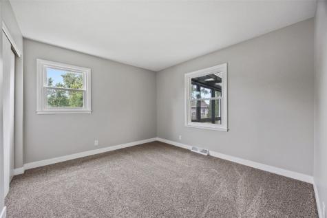 332 Crandall Drive NE Cedar Rapids IA 52402