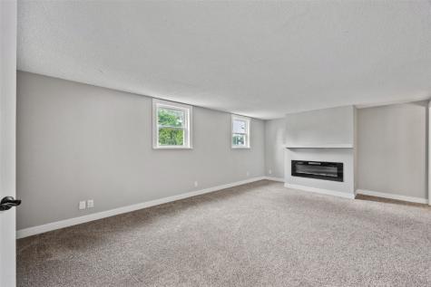 332 Crandall Drive NE Cedar Rapids IA 52402