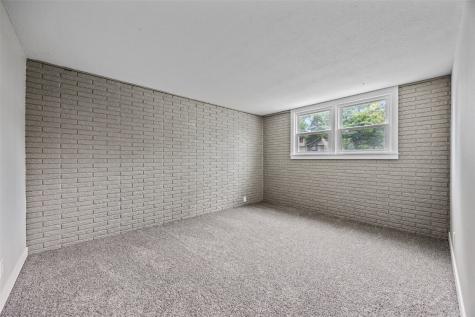 332 Crandall Drive NE Cedar Rapids IA 52402