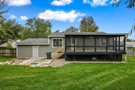 332 Crandall Drive NE Cedar Rapids IA 52402
