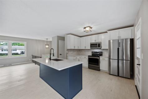 332 Crandall Drive NE Cedar Rapids IA 52402