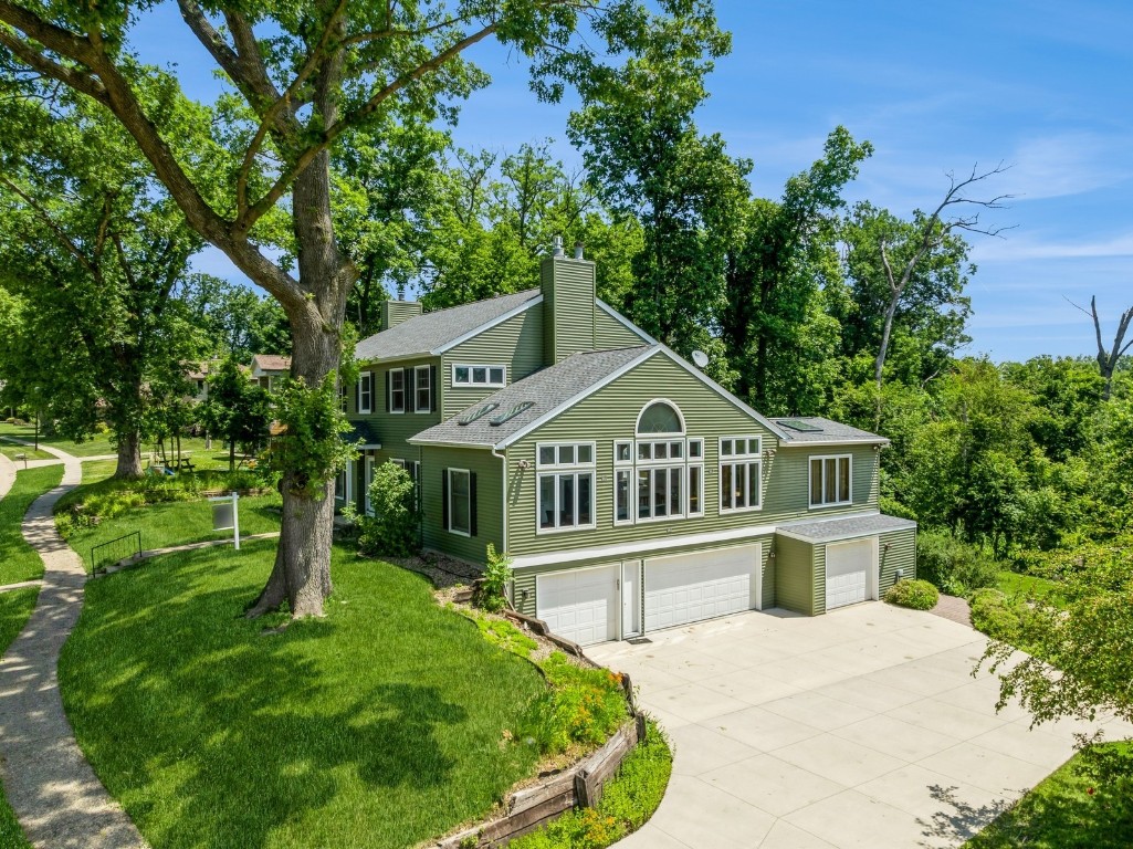 1916 Oak Knolls Court SE Cedar Rapids IA 52403
