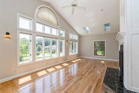 1916 Oak Knolls Court SE Cedar Rapids IA 52403