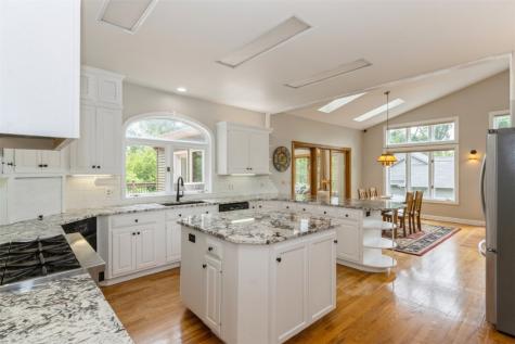 1916 Oak Knolls Court SE Cedar Rapids IA 52403