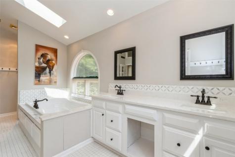 1916 Oak Knolls Court SE Cedar Rapids IA 52403