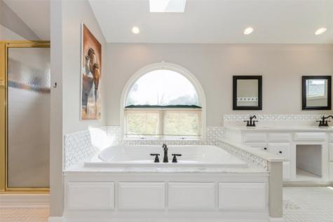 1916 Oak Knolls Court SE Cedar Rapids IA 52403