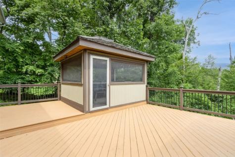 1916 Oak Knolls Court SE Cedar Rapids IA 52403