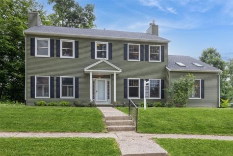1916 Oak Knolls Court SE Cedar Rapids IA 52403