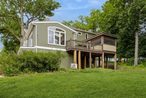 1916 Oak Knolls Court SE Cedar Rapids IA 52403