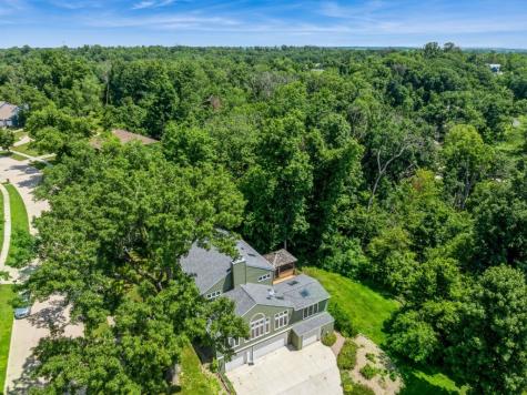1916 Oak Knolls Court SE Cedar Rapids IA 52403