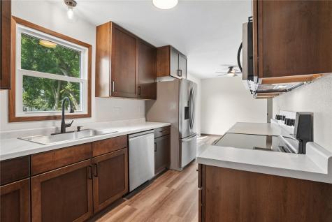 419 E 4th Street IA 50668