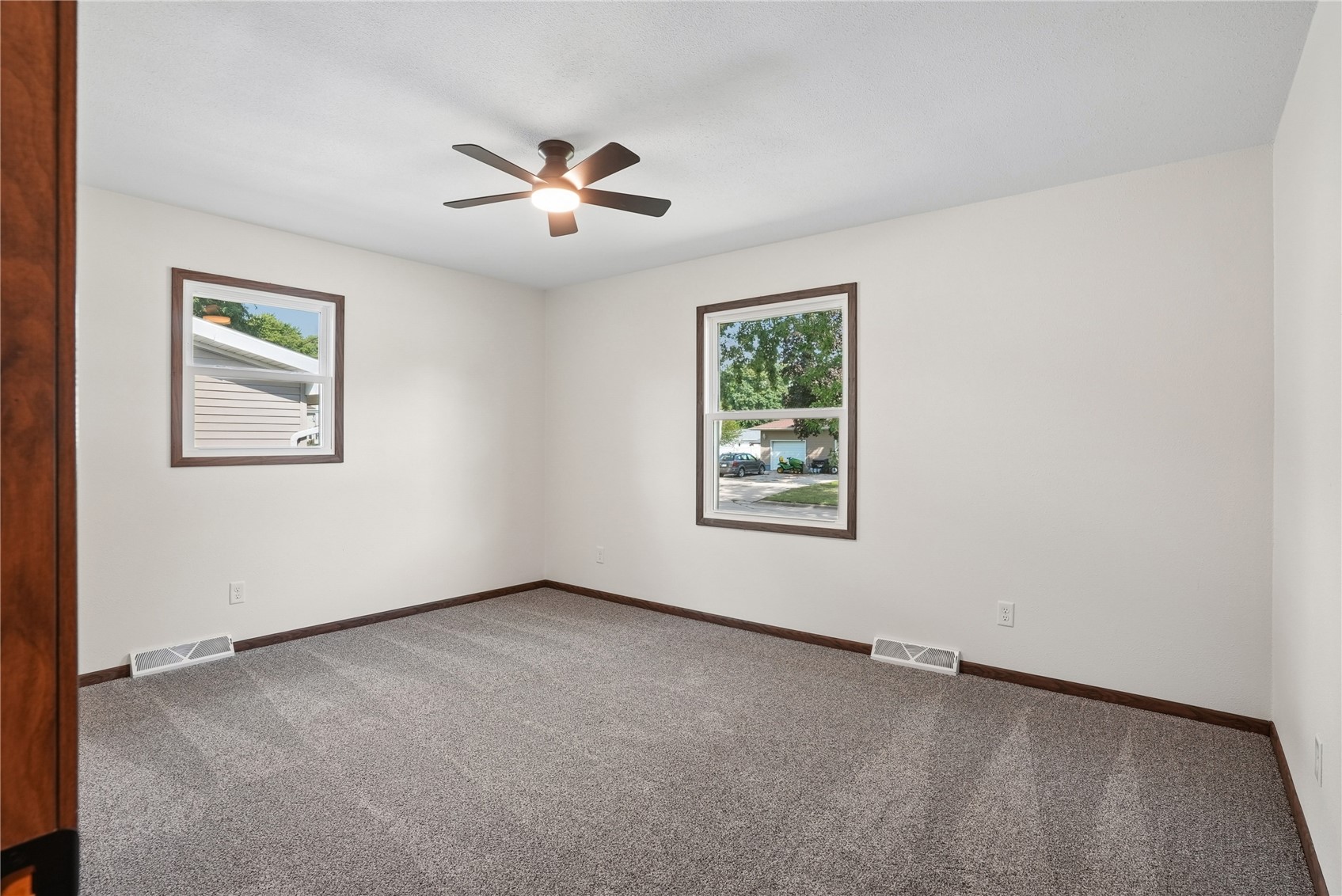 419 E 4th Street IA 50668