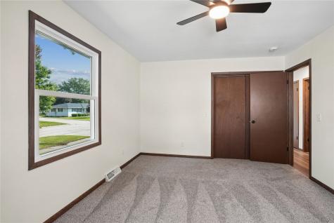 419 E 4th Street IA 50668