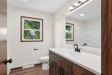 419 E 4th Street IA 50668