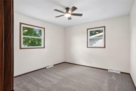 419 E 4th Street IA 50668