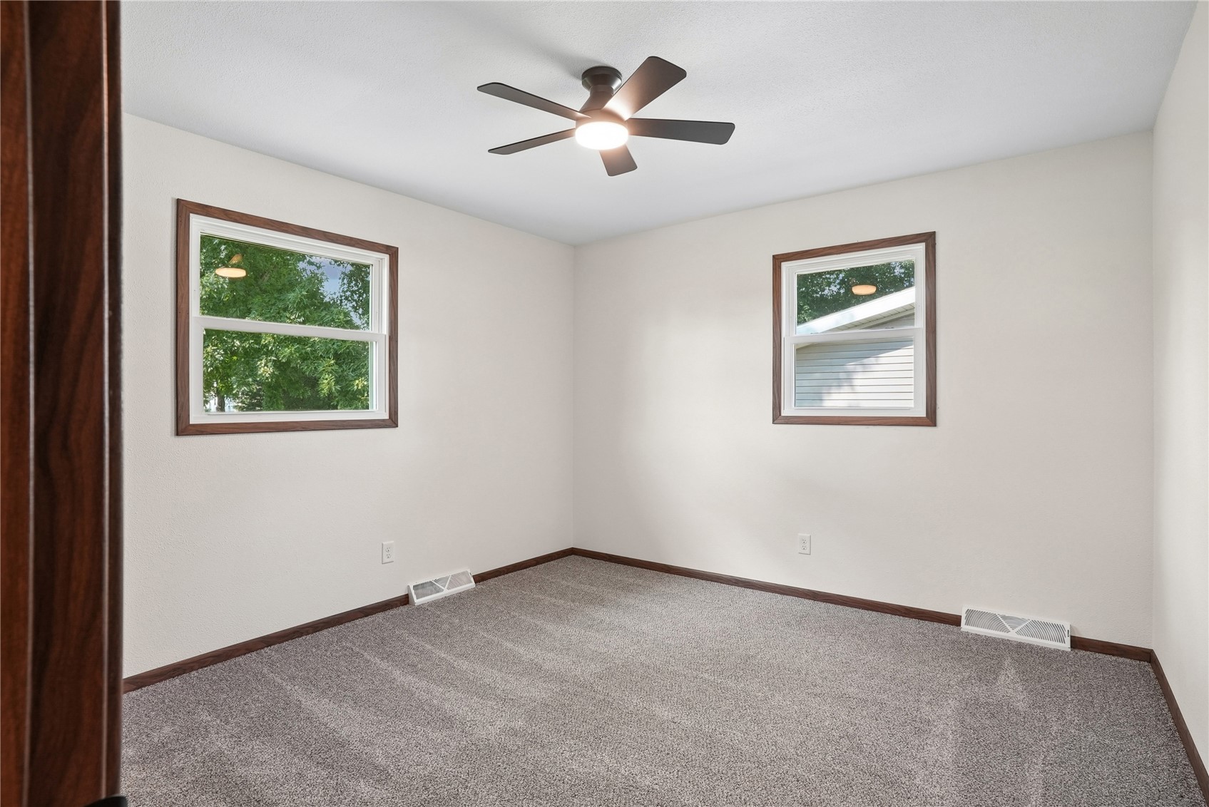 419 E 4th Street IA 50668