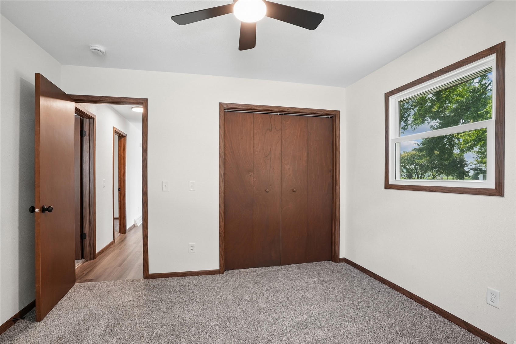 419 E 4th Street IA 50668