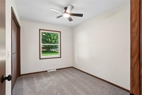 419 E 4th Street IA 50668