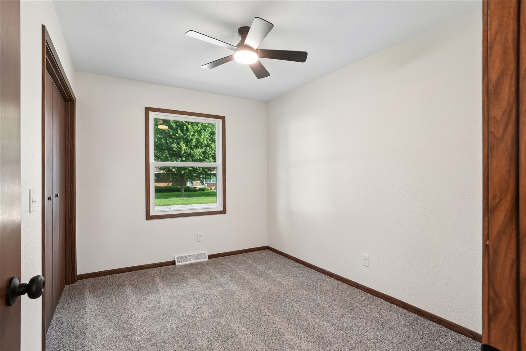 419 E 4th Street IA 50668