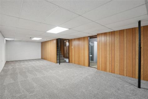 419 E 4th Street IA 50668
