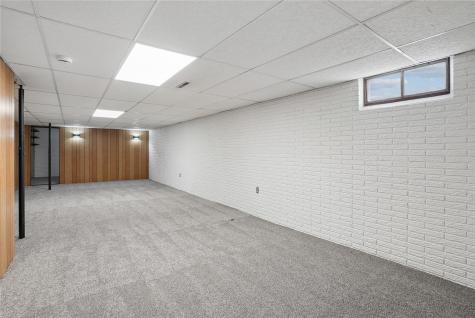 419 E 4th Street IA 50668