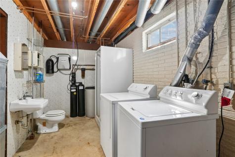 419 E 4th Street IA 50668