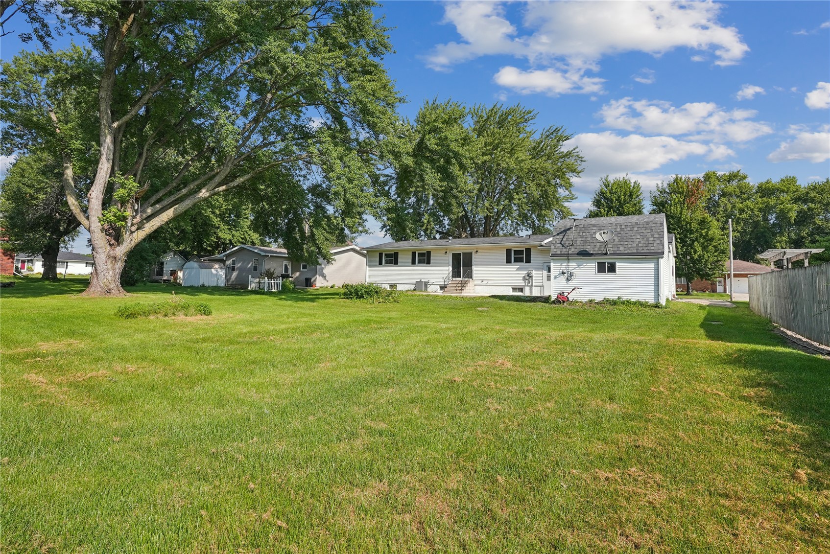 419 E 4th Street IA 50668