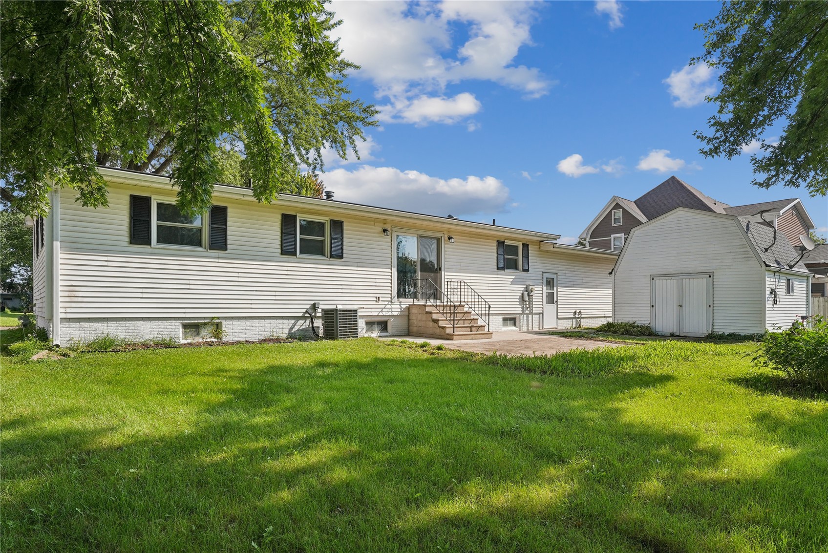 419 E 4th Street IA 50668