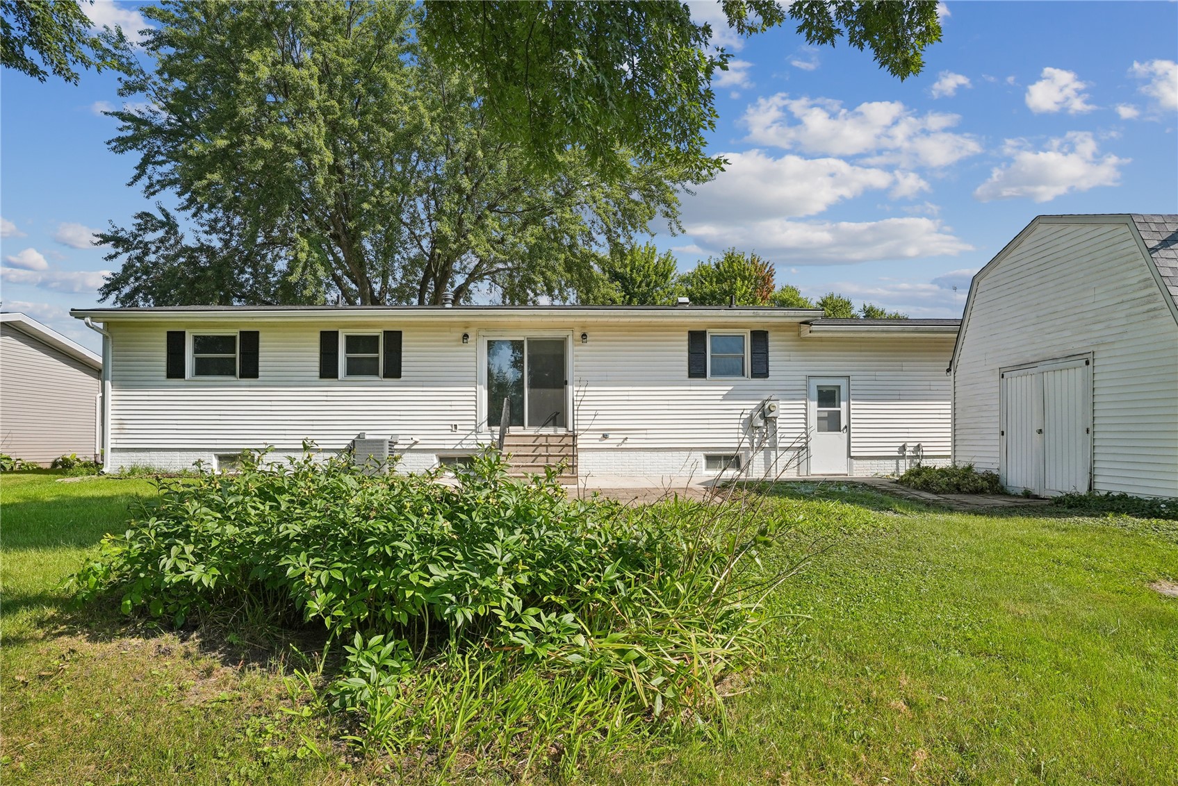 419 E 4th Street IA 50668